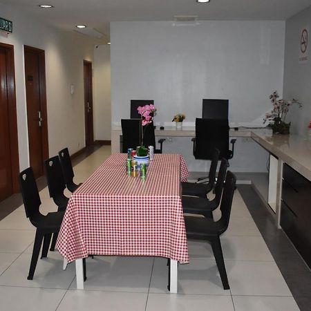 Wl Hotel Kampung Baharu Sungai Buluh Екстериор снимка