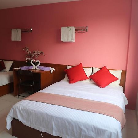 Wl Hotel Kampung Baharu Sungai Buluh Екстериор снимка