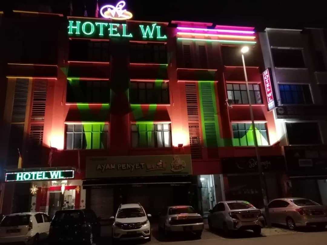 Wl Hotel Kampung Baharu Sungai Buluh Екстериор снимка