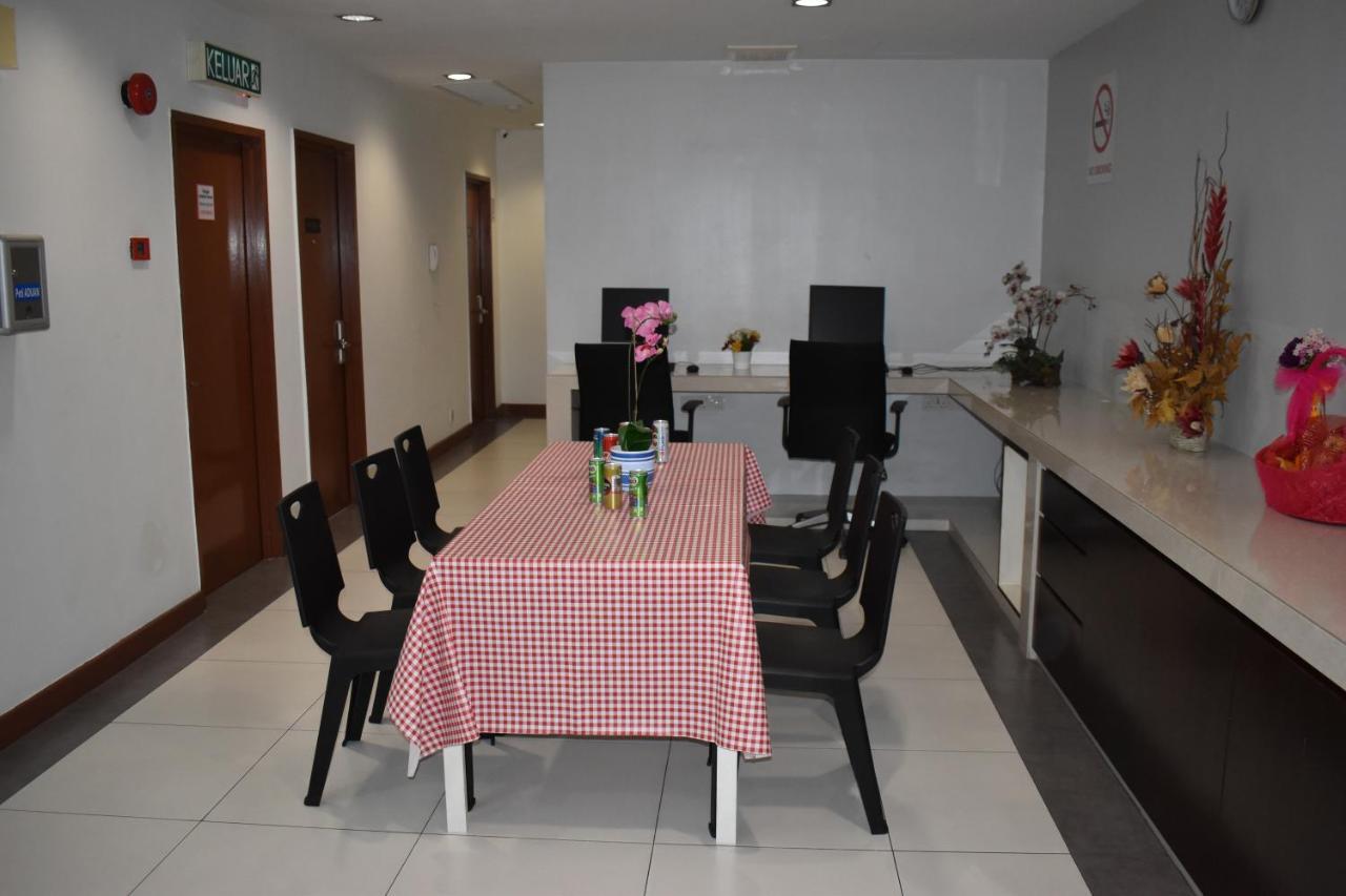 Wl Hotel Kampung Baharu Sungai Buluh Екстериор снимка