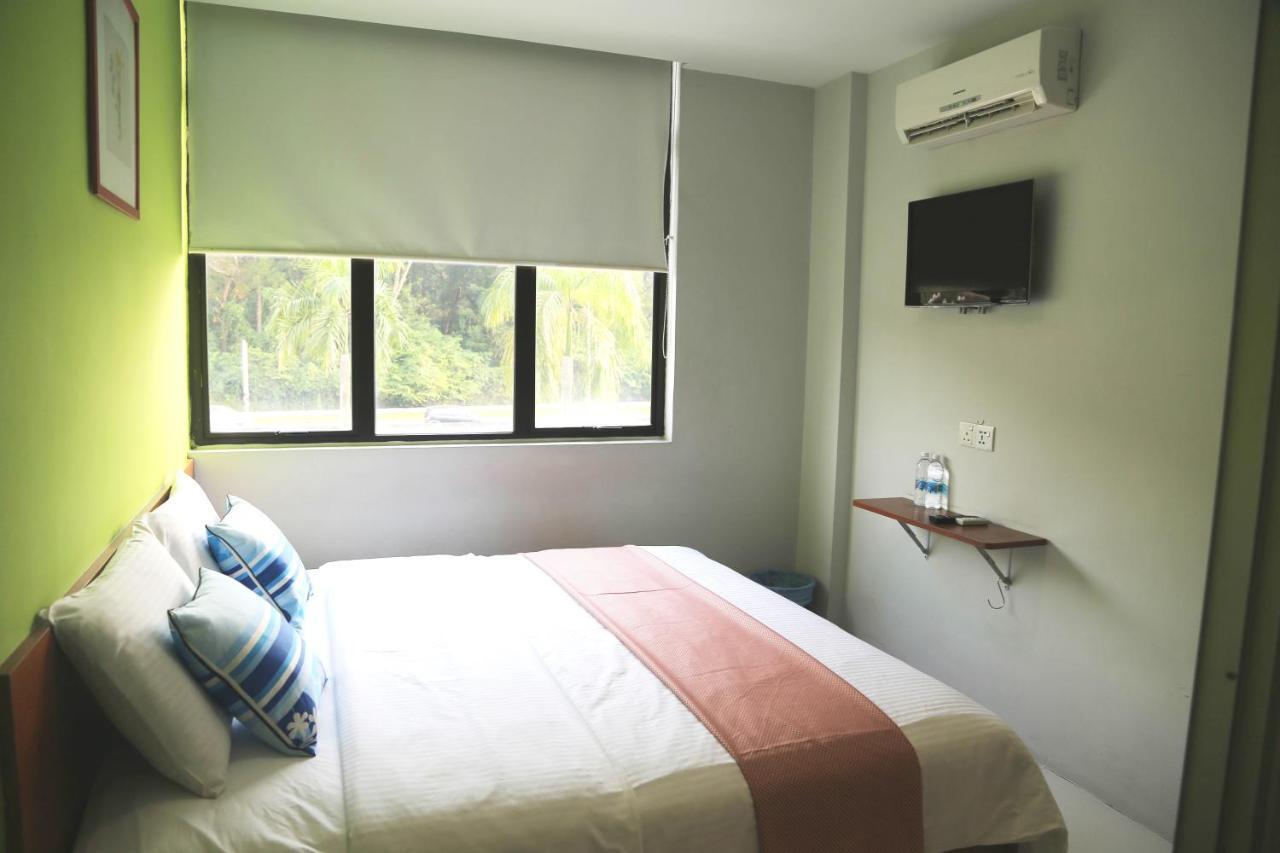 Wl Hotel Kampung Baharu Sungai Buluh Екстериор снимка