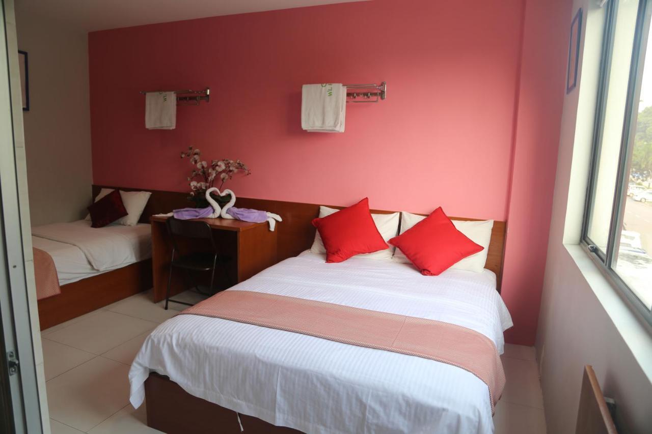 Wl Hotel Kampung Baharu Sungai Buluh Екстериор снимка